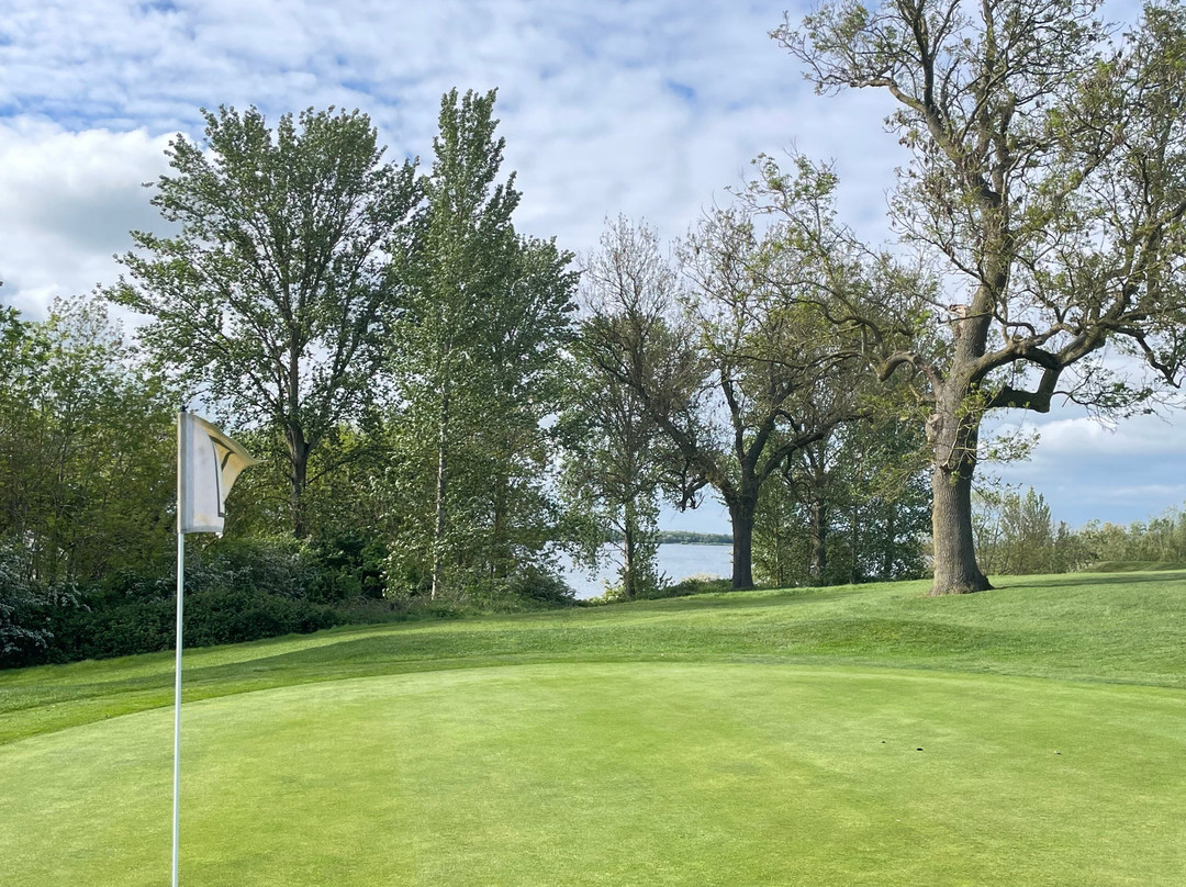 Whitefields Golf Club-拉格比必去景点