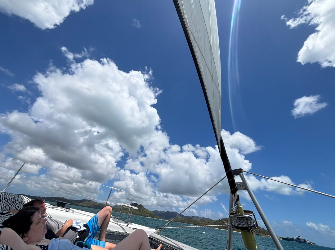 Catamaran Sailing Antigua-Jolly Harbour必去景点