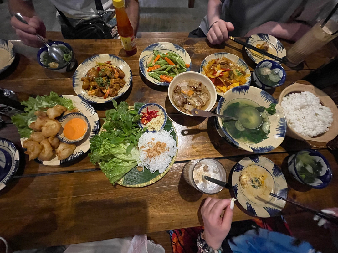 Là Nhà Restaurant