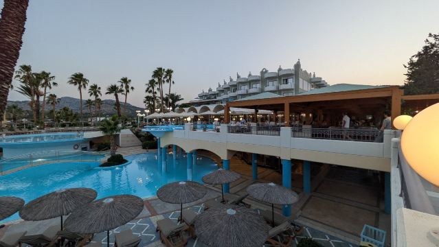 中庭宫殿水疗生活别墅度假酒店-旅行者