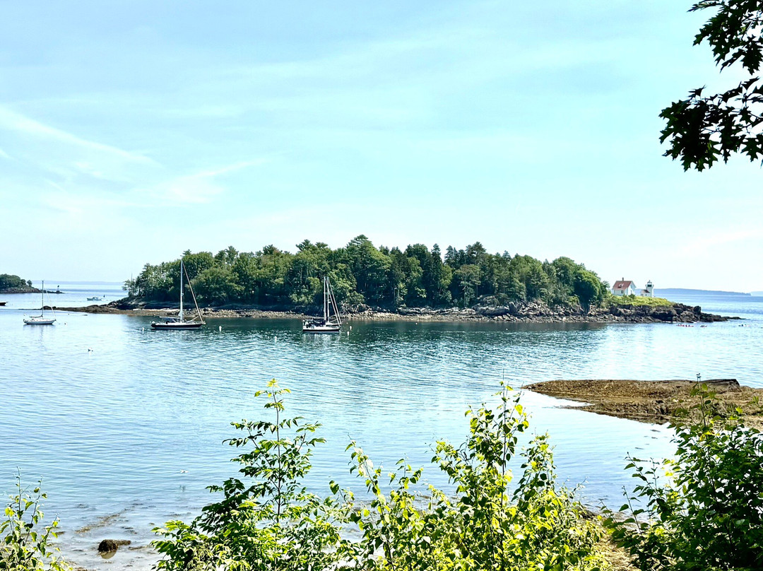 Burnt Island Lighthouse-Southport必去景点