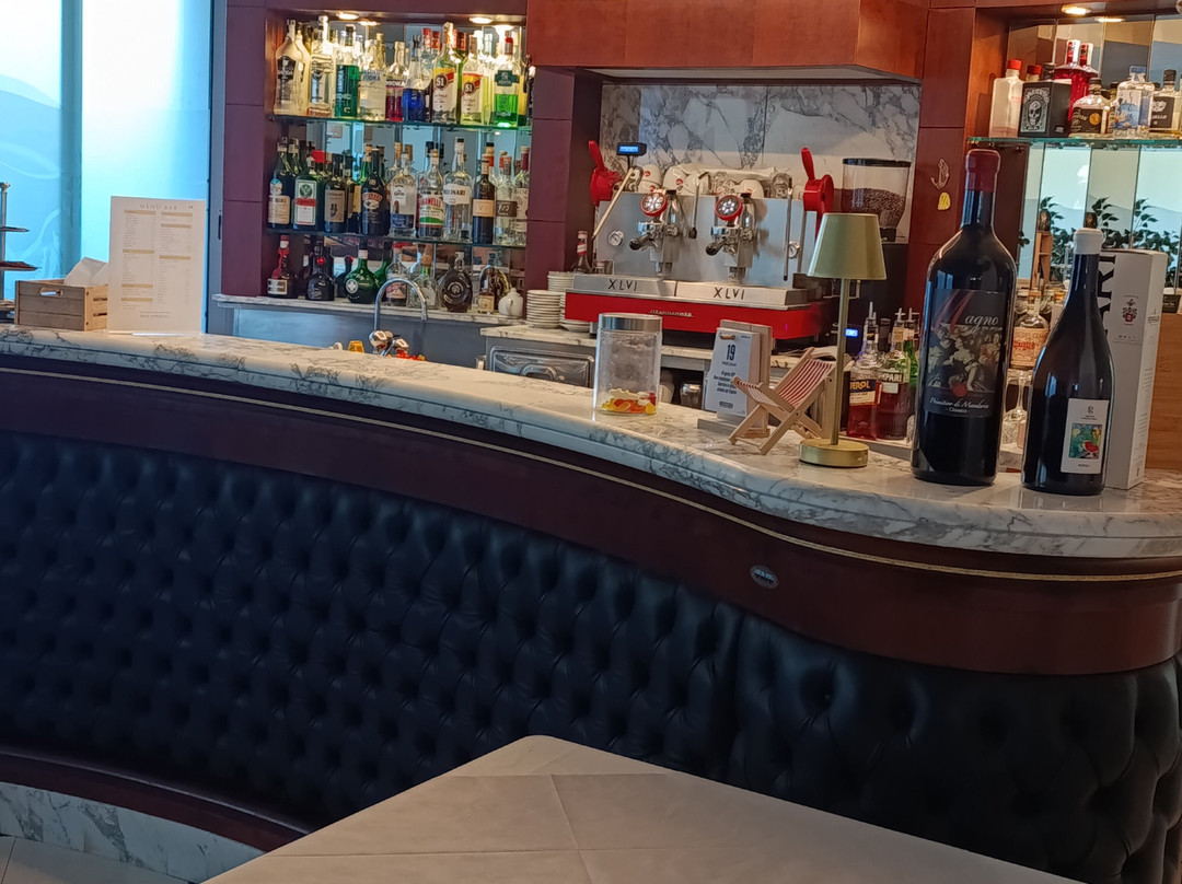 帝国拜雅酒店主图