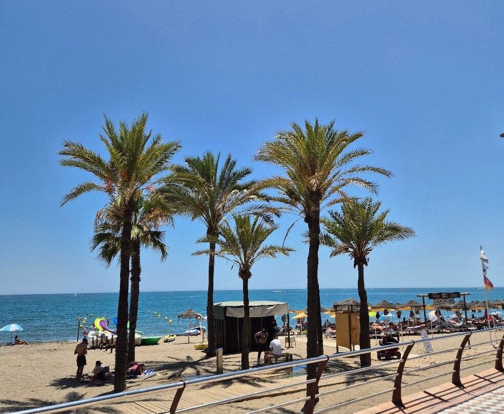Playa de la Carihuela-托雷莫里诺斯必去景点