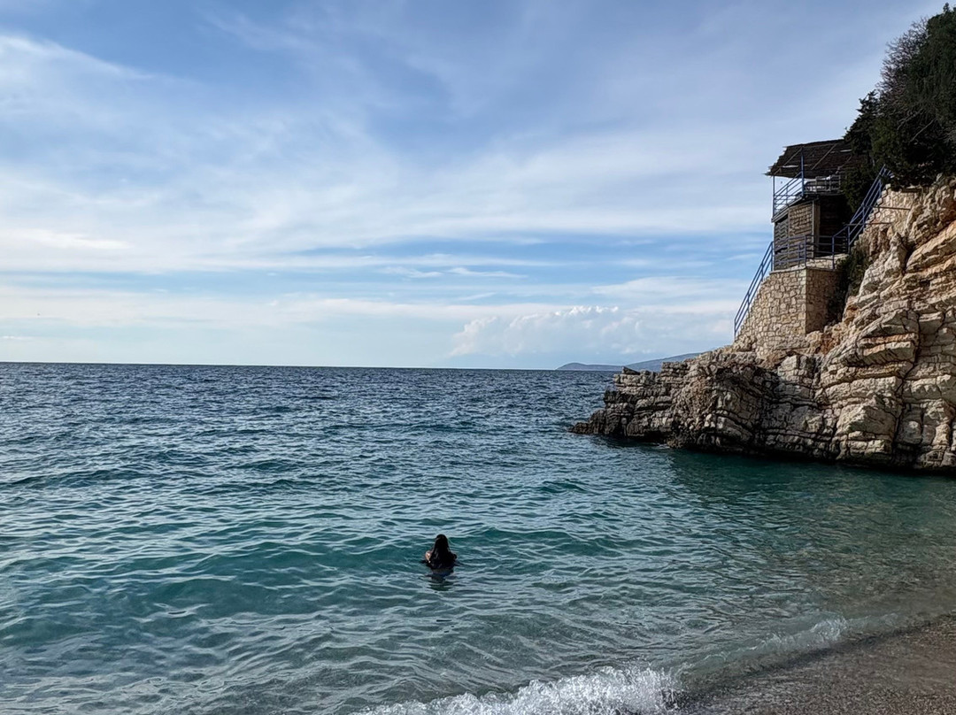 Pulebardha Beach-沙兰德必去景点