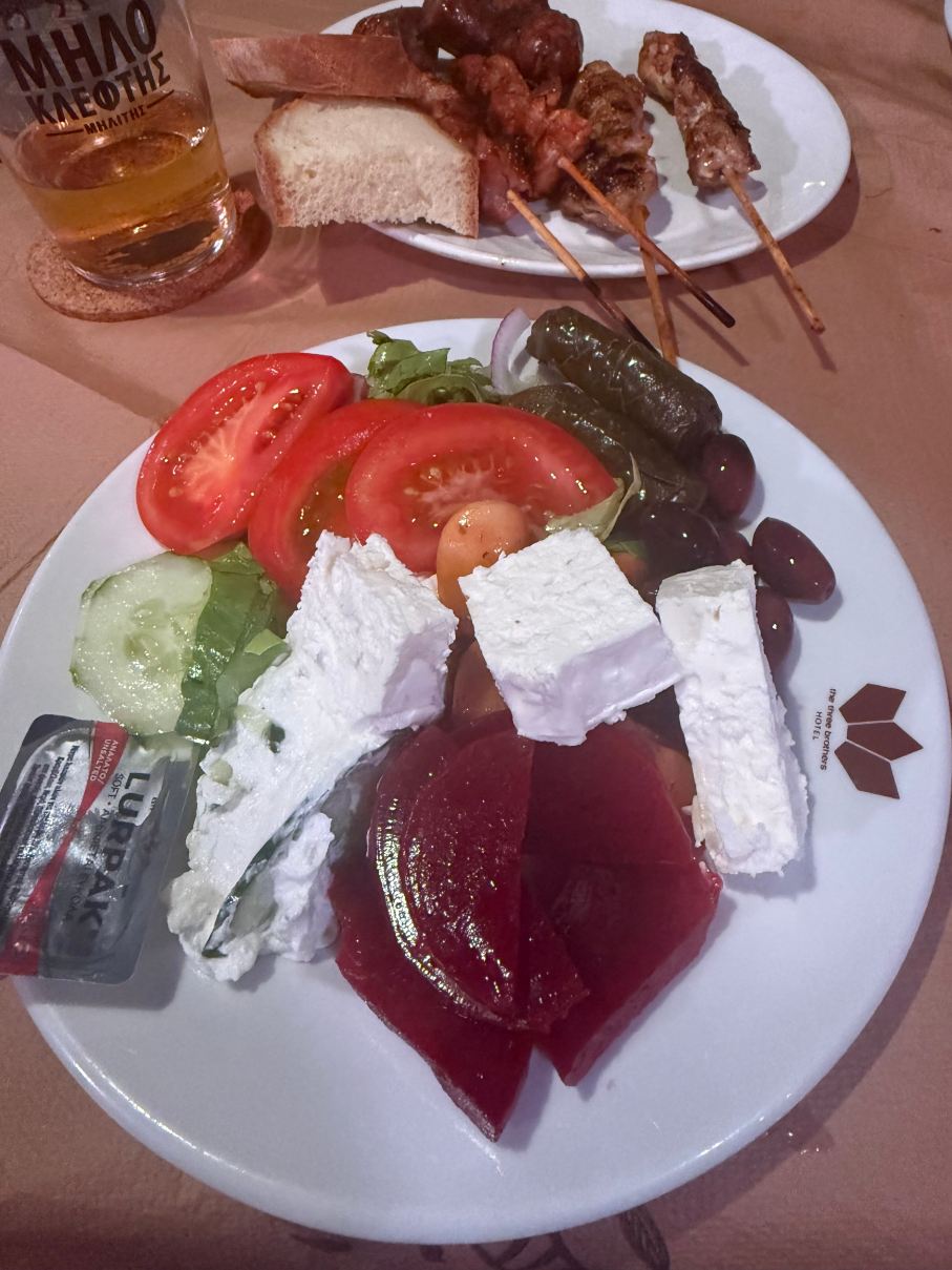 Three Brothers Pool Bar-Restaurant-Hotel-旅行者