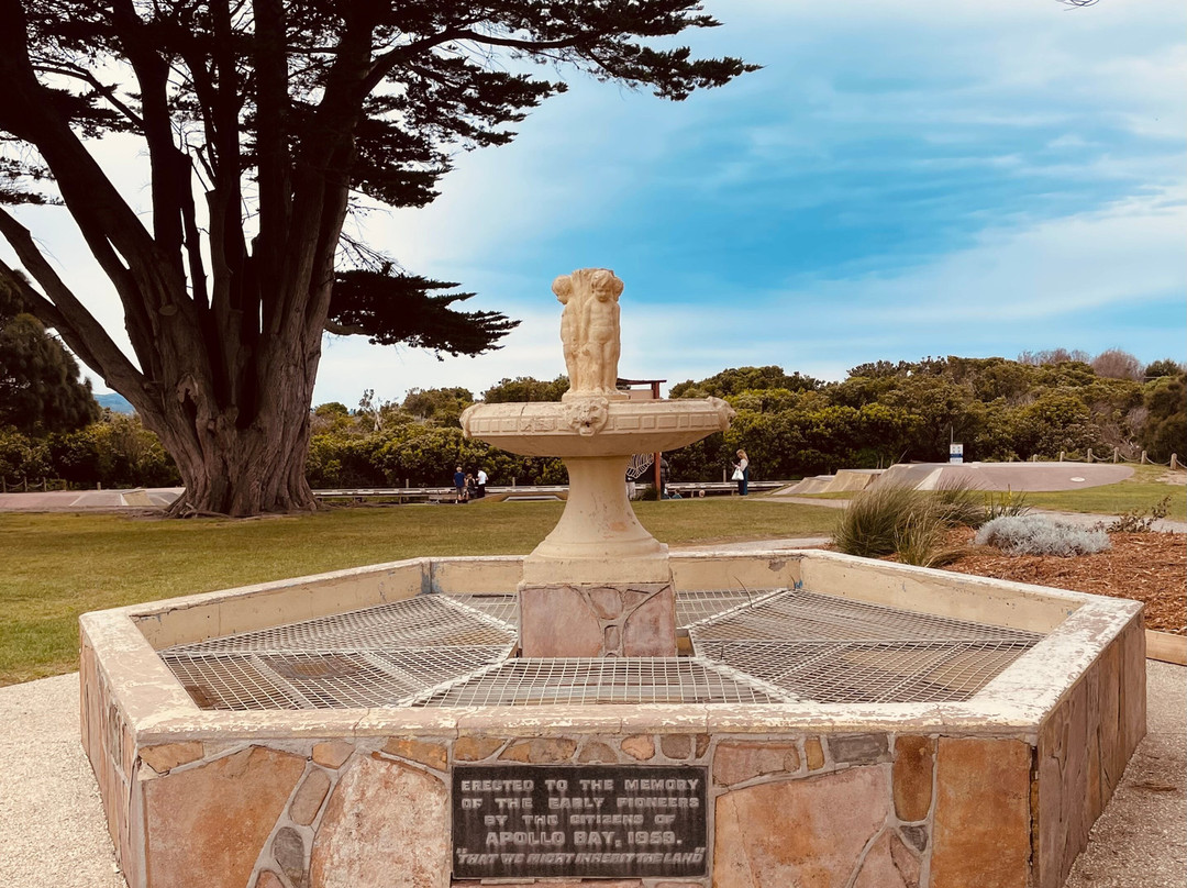 Pioneer Fountain-阿波罗湾必去景点