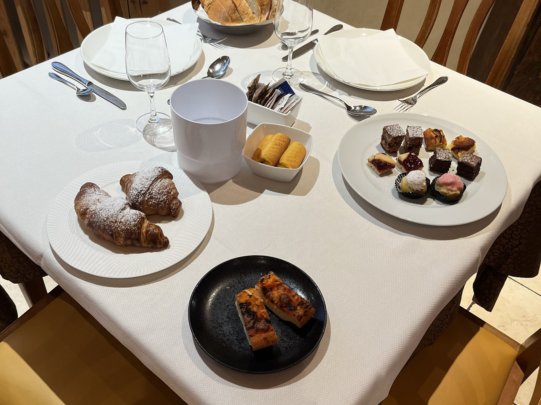阿勒克德尔酒店餐厅主图