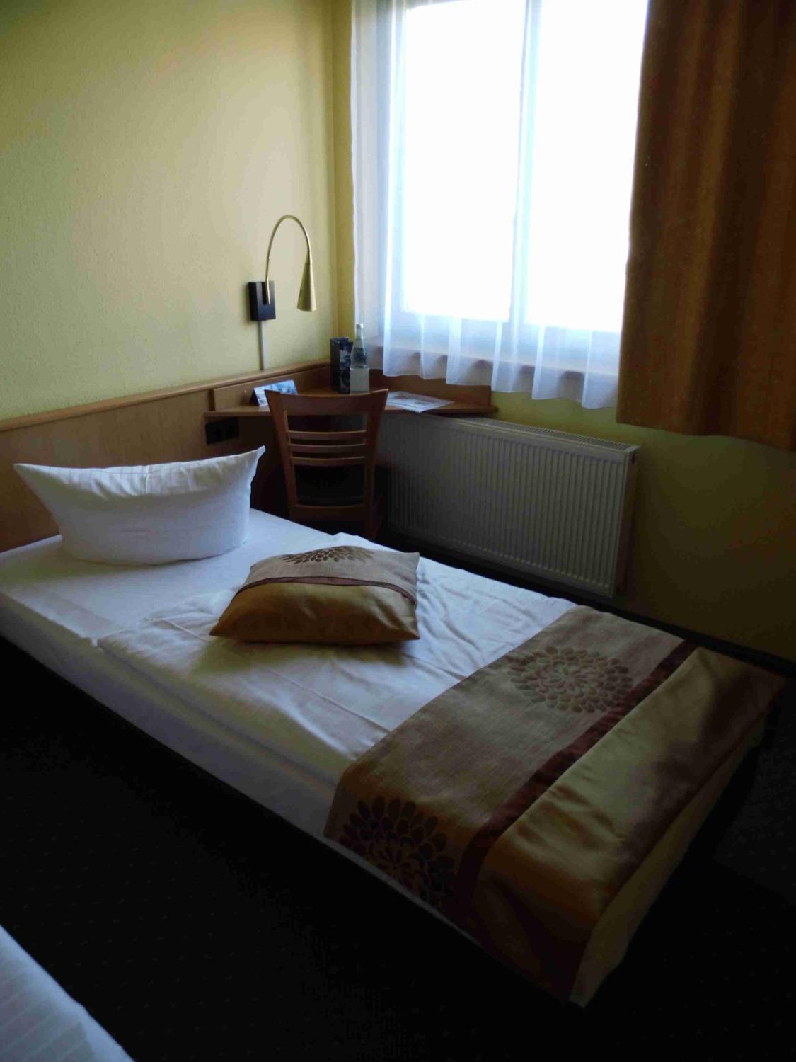 Acron-Hotel-官方