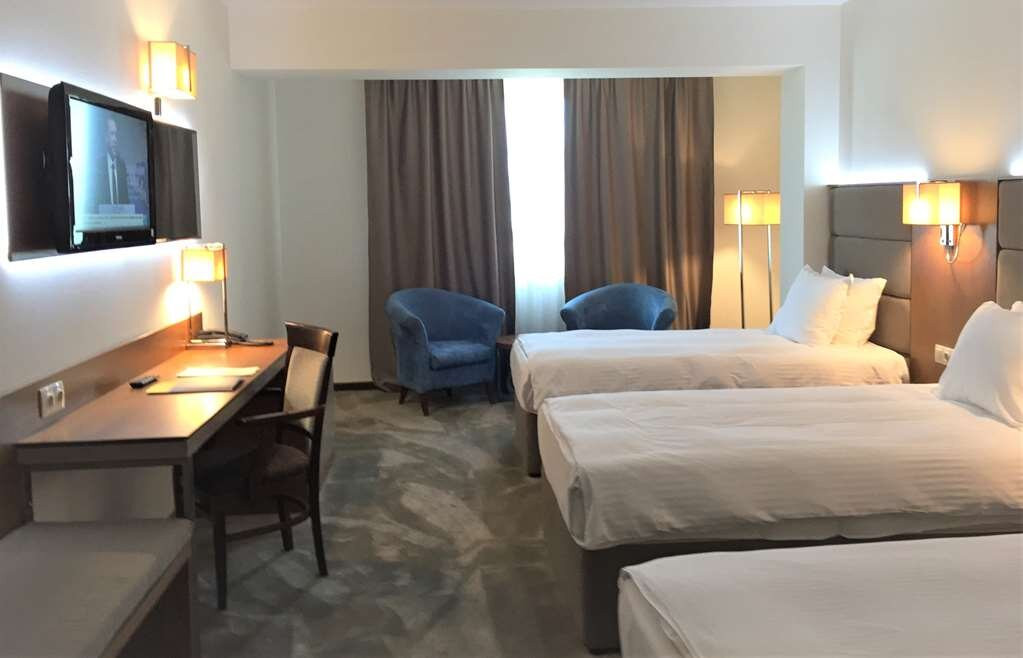 瓦尔纳金色郁金香酒店主图