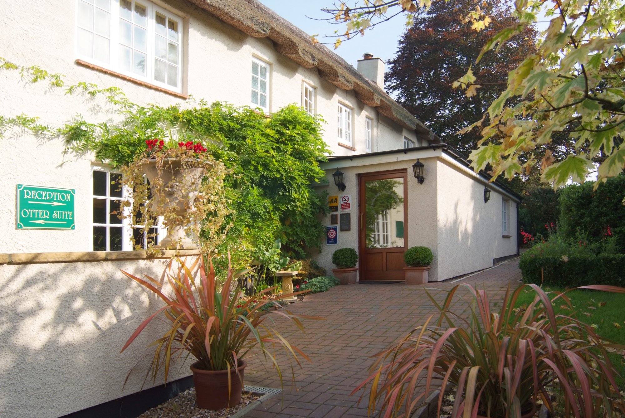 The Tumbling Weir Hotel-官方