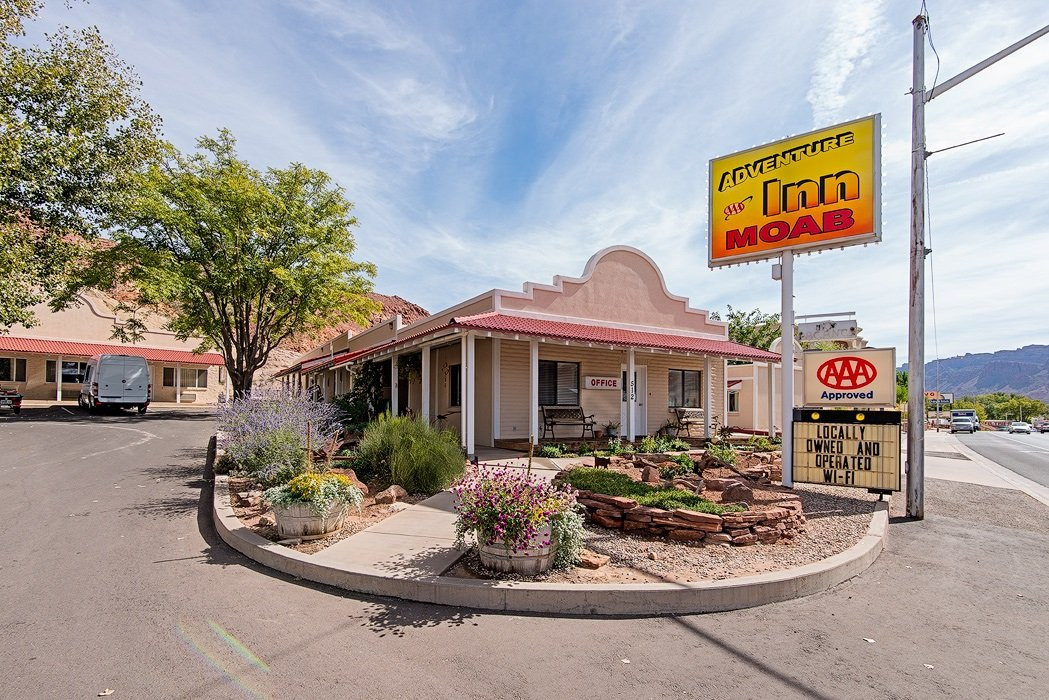 Adventure Inn & Motel