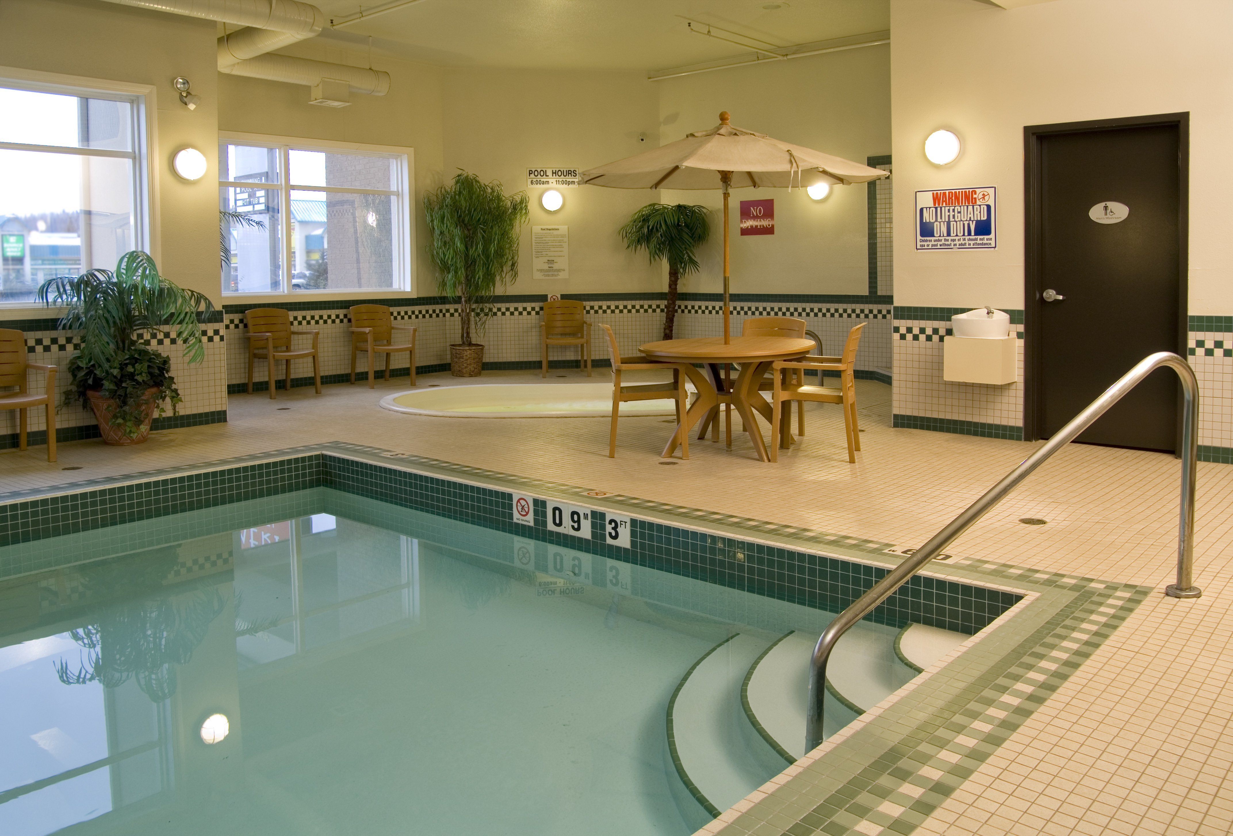 Merit Hotel & Suites-官方