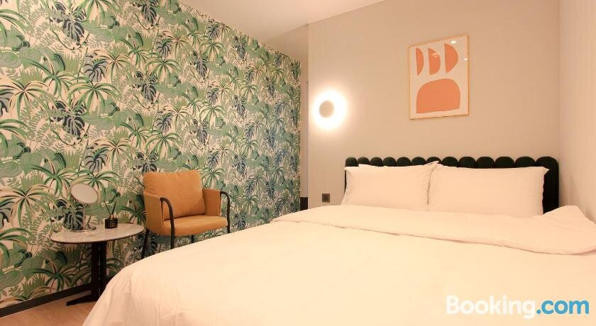 Seven Bricks Hotel