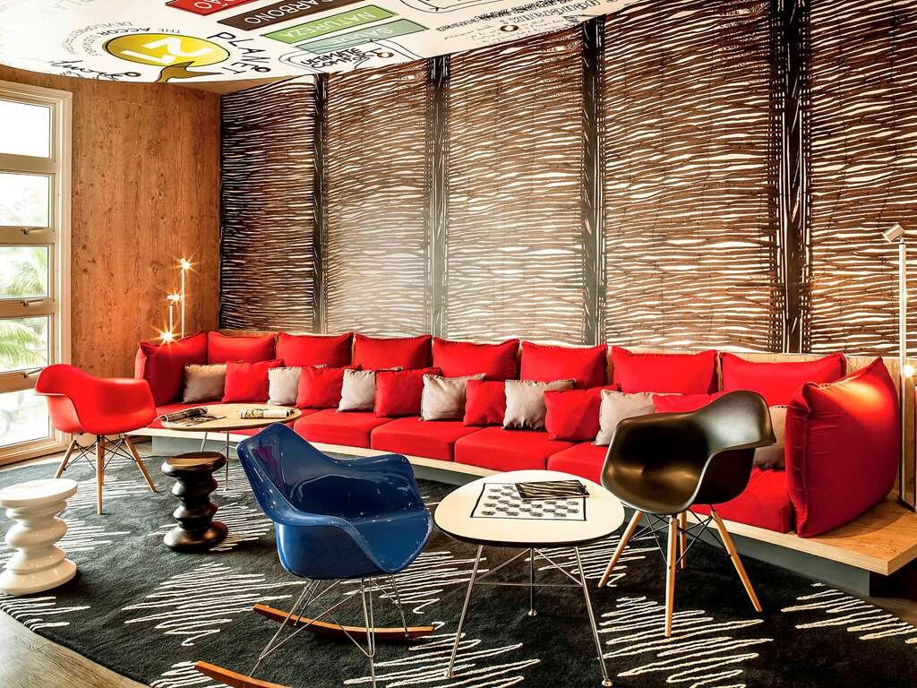 宜必思马卡埃酒店主图