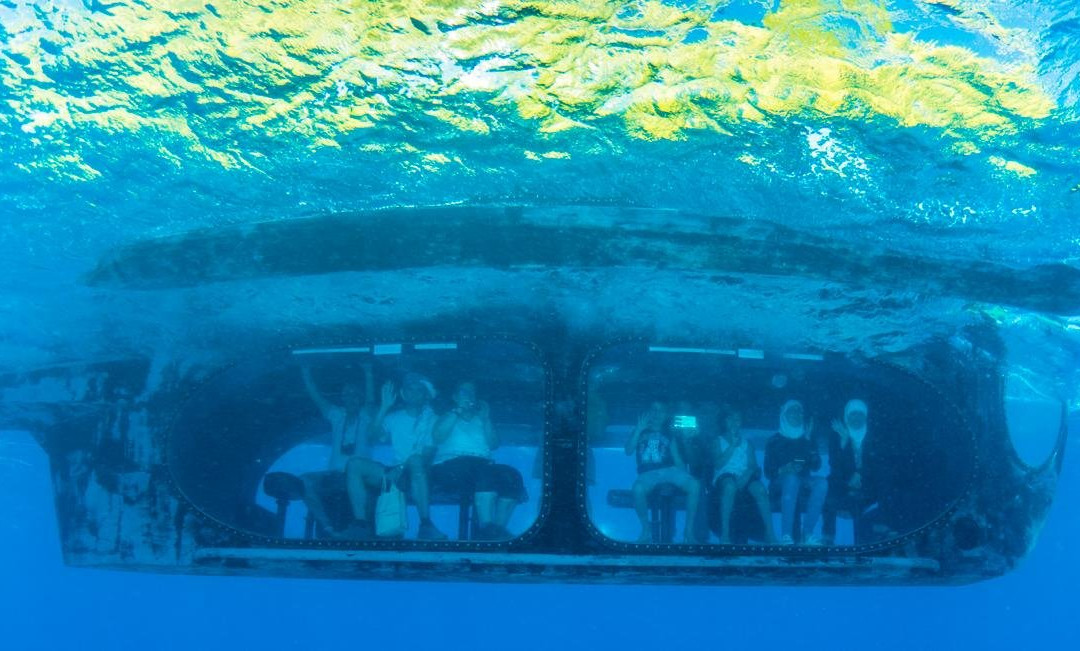 Neptune Submarine Boat-亚喀巴必去景点