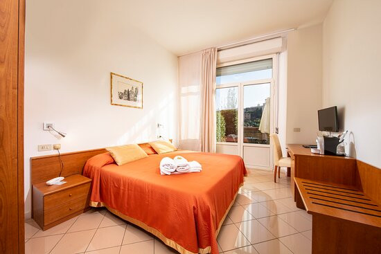 密涅瓦酒店主图