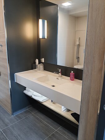 Moxy Utrecht-浴室
