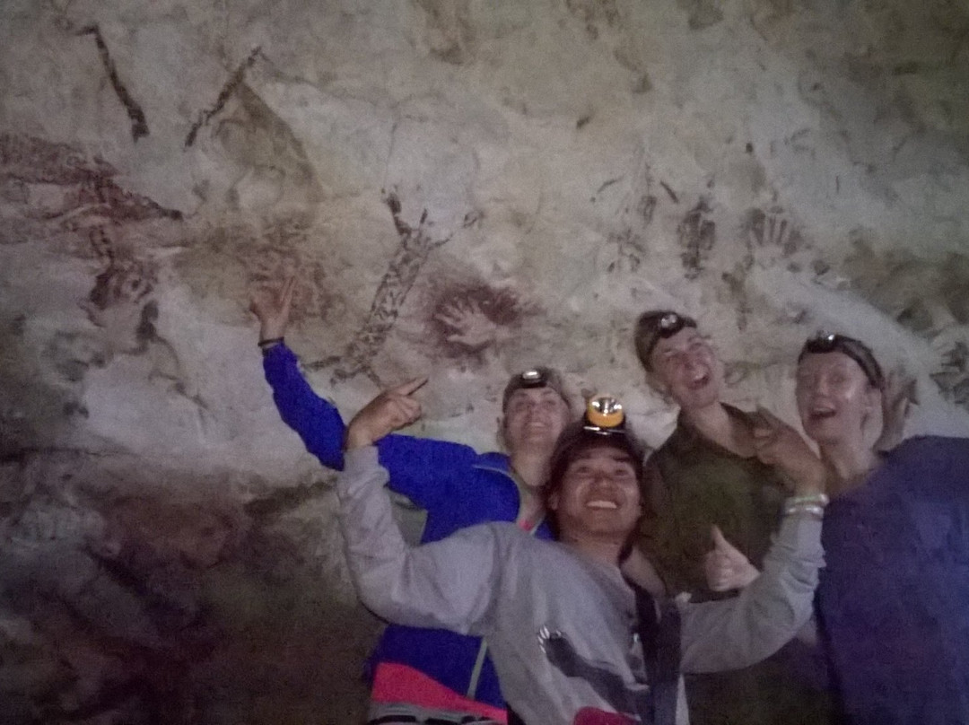 Beloyot Cave景点图片