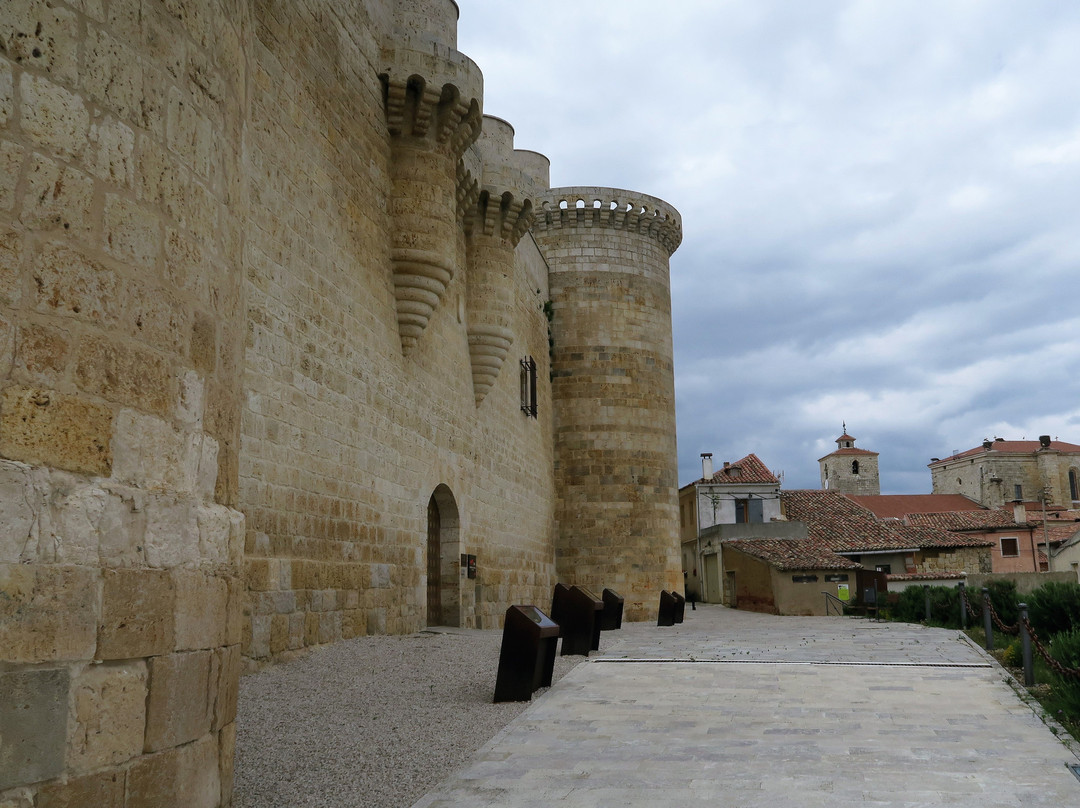 Castillo Fuentes De Valdepero-Fuentes de Valdepero必去景点