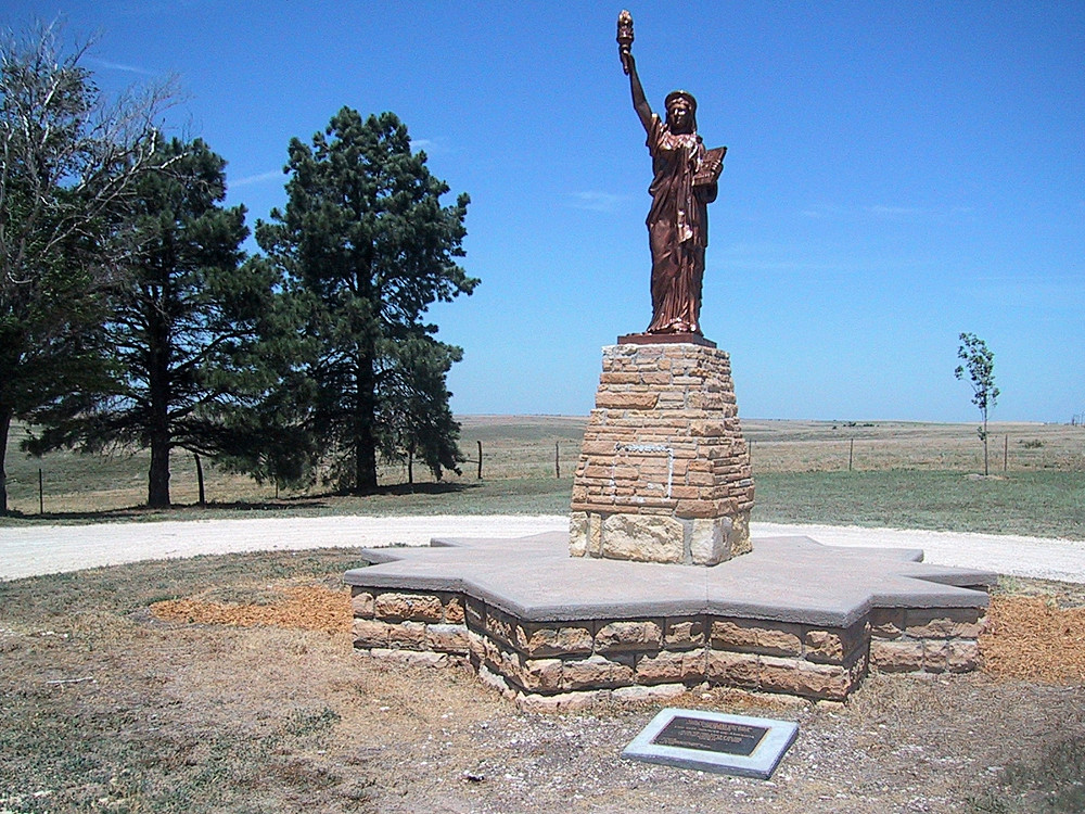 Red Cloud旅游景点-Lady Liberty