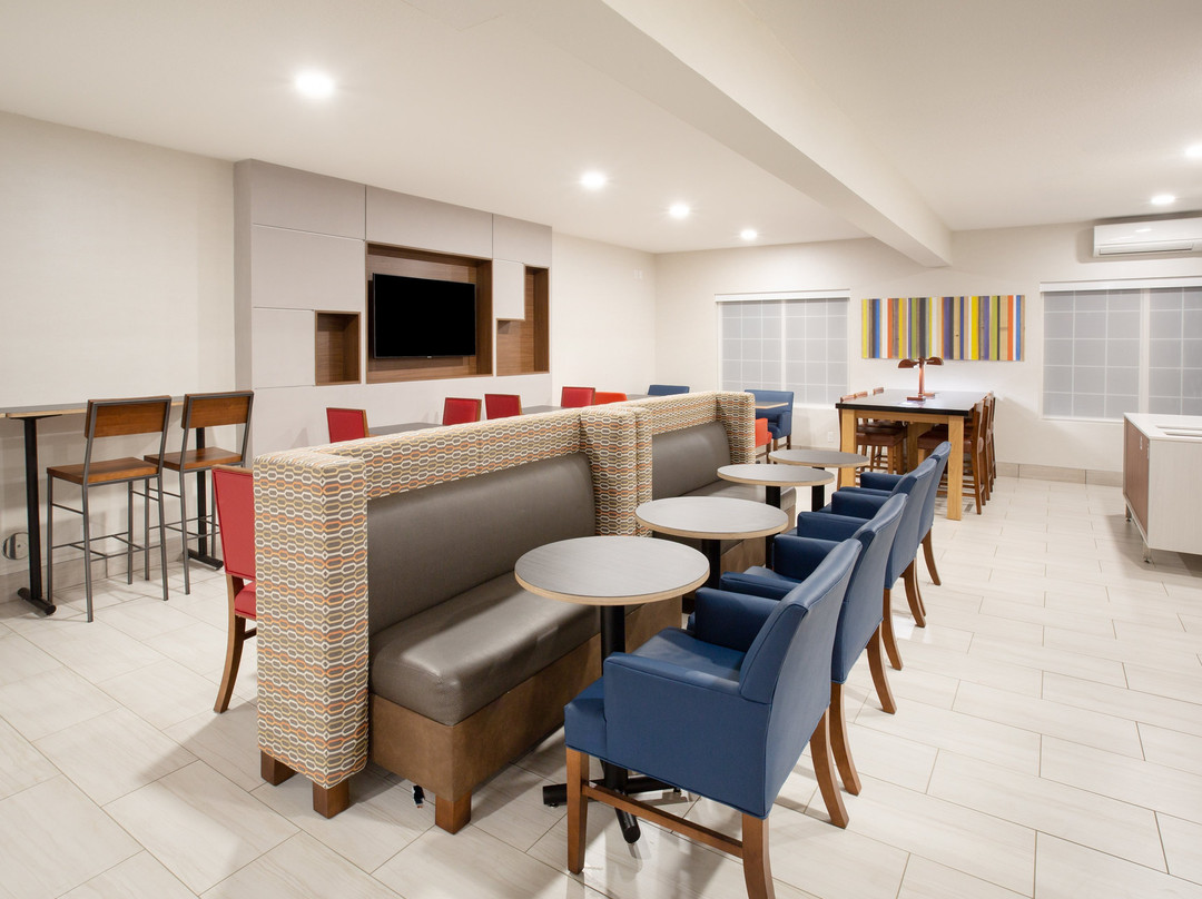 Holiday Inn Express & Suites Lincoln City by IHG主图