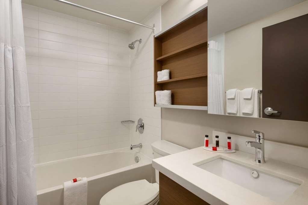 Microtel Inn & Suites by Wyndham Oyster Bay主图