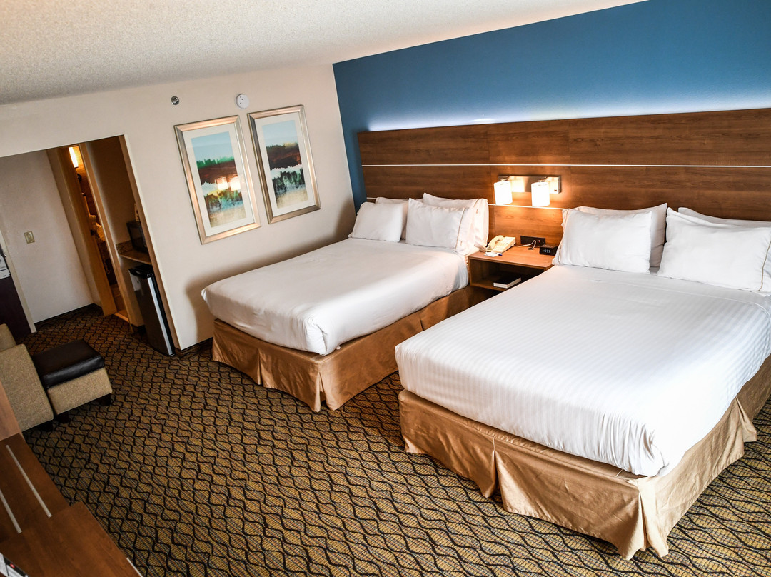 Holiday Inn Express & Suites Concord By IHG主图