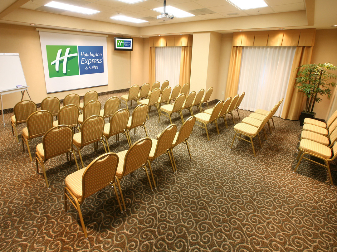 Holiday Inn Express & Suites Monterrey Aeropuerto主图