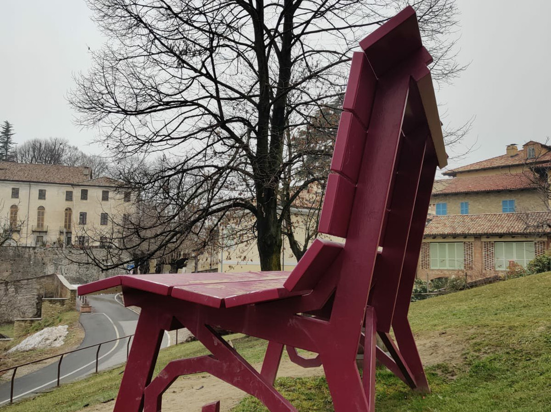 Bench Giant Purple景点图片