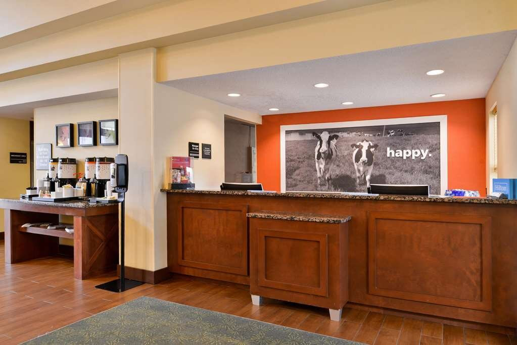 Hampton Inn & Suites Newport News-airport (oyster Point Area)主图
