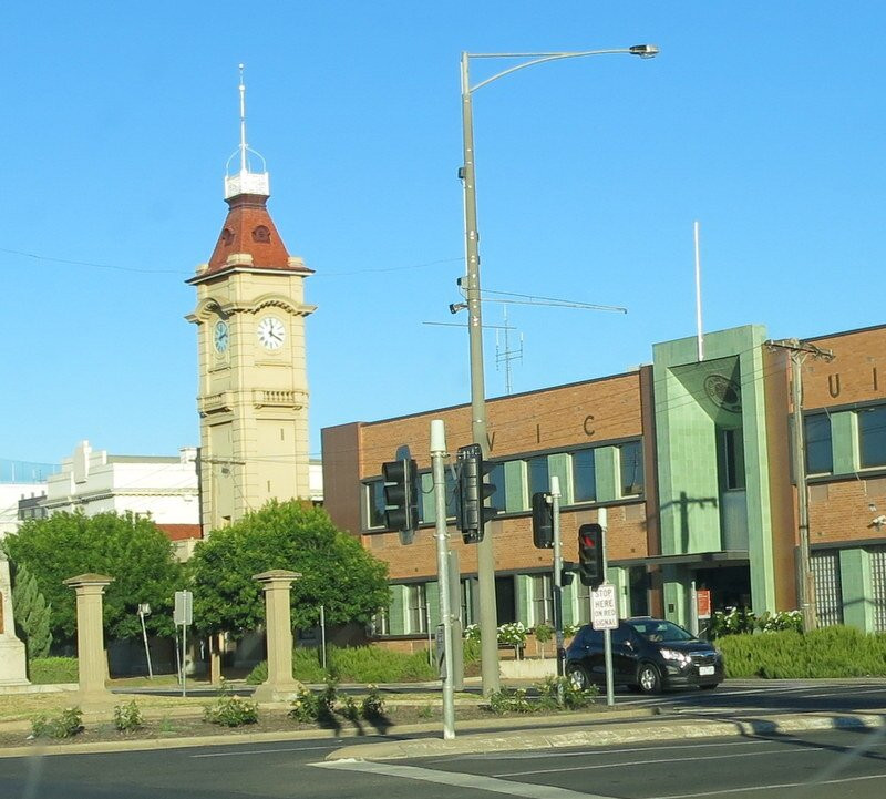 Memorial Clock Tower景点图片