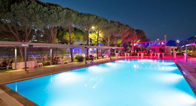 Bonjo Club Resort-泳池
