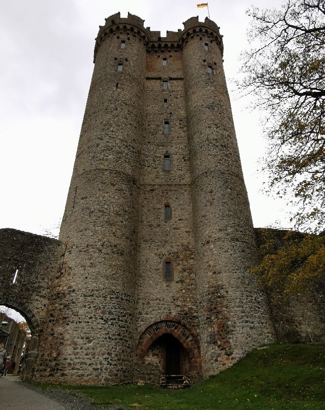 Burg Kasselburg-Pelm必去景点