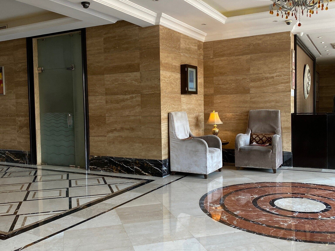 Boudl Al Fahahil主图