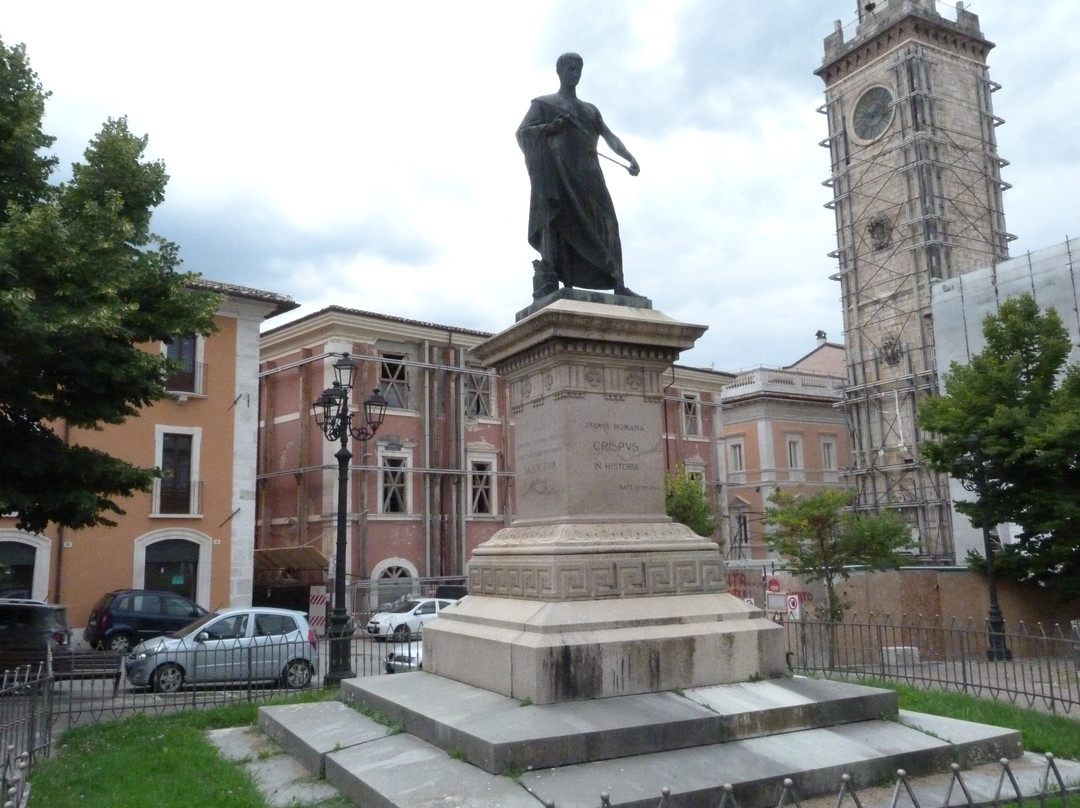 Statua di Sallustio-拉奎拉必去景点