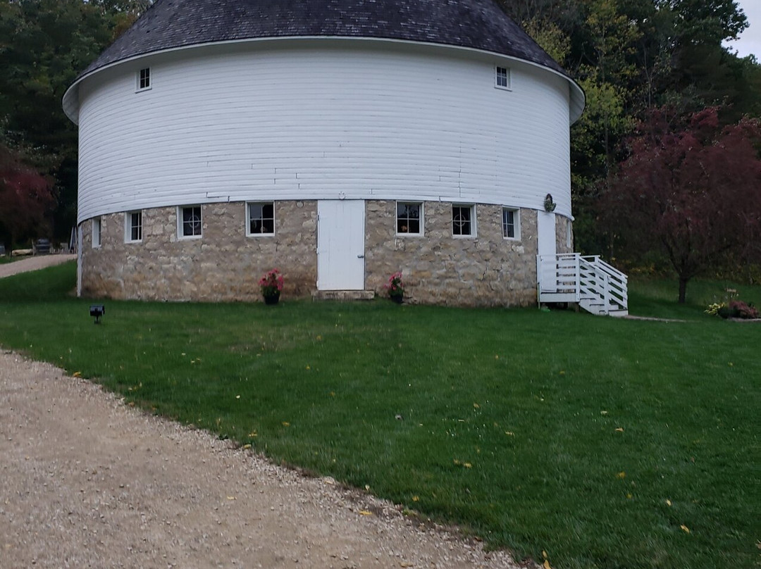 Round Barn Farm主图