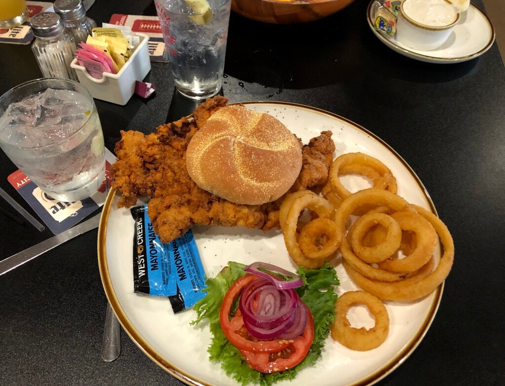 The Branding Iron Restaurant & Saloon景点图片