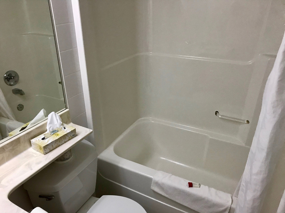 Ramada by Wyndham Hinton主图