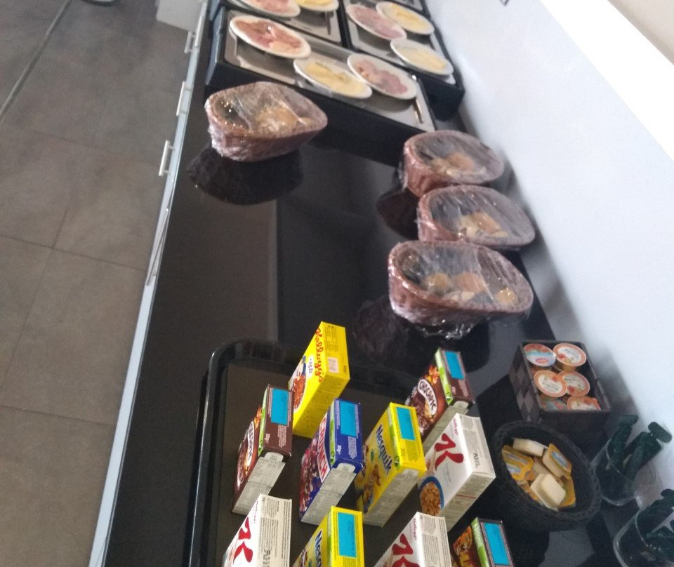 H2阿维拉酒店主图