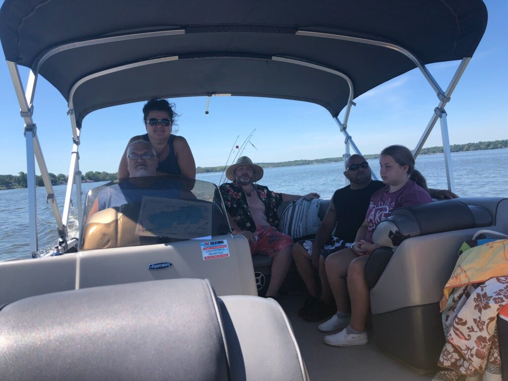 Floating Toy Boat Rental-Edgerton必去景点