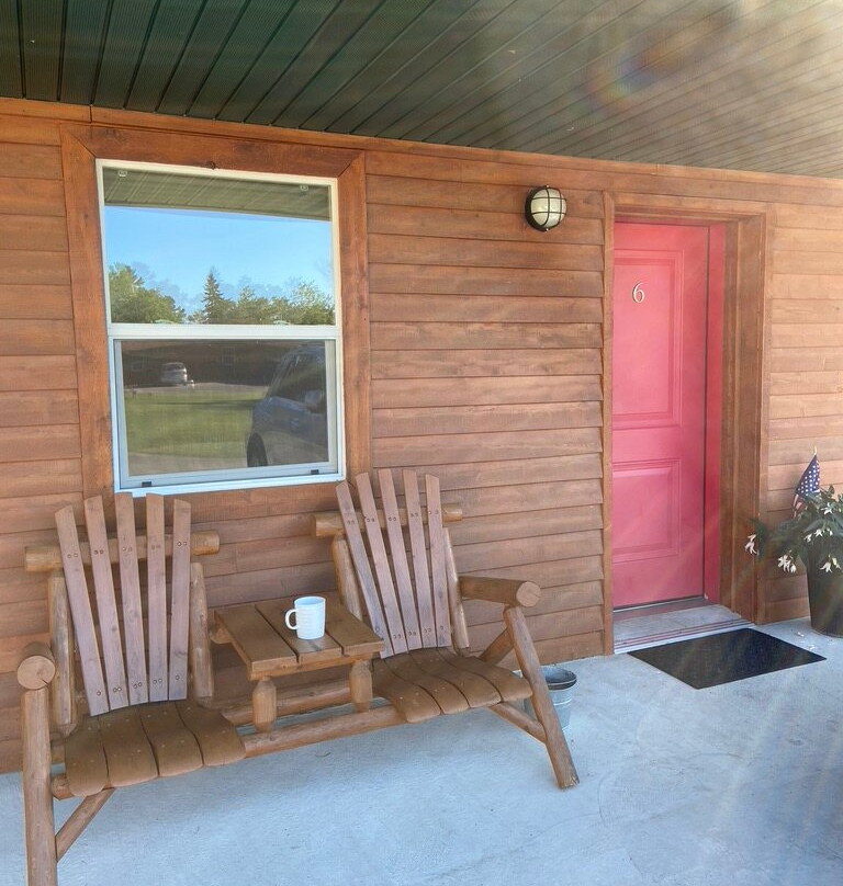 Tahquamenon Suites Lodging主图