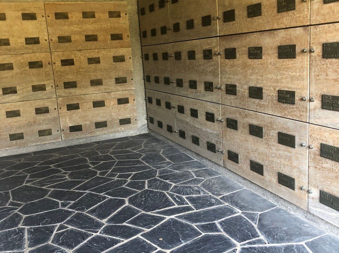 Mausolée du Mont d'Huisnes景点图片
