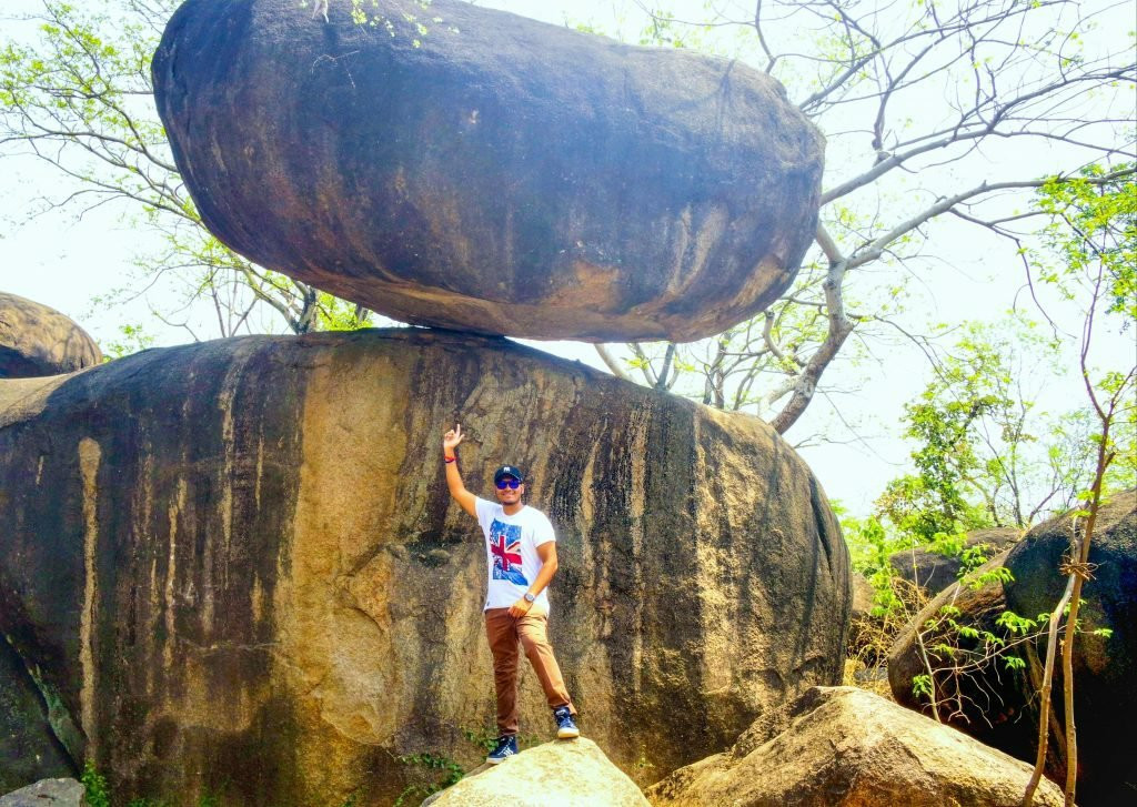 Balancing Rocks-贾巴尔普尔必去景点