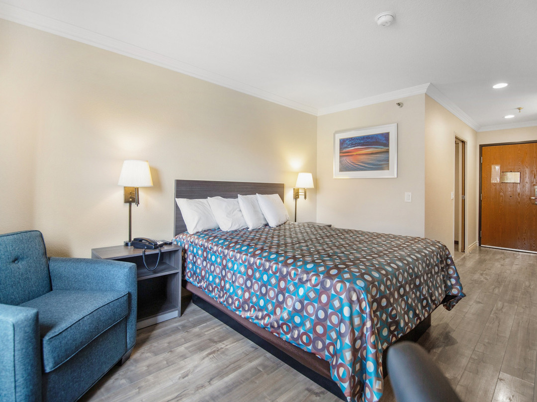 SureStay By Best Western Fontana主图