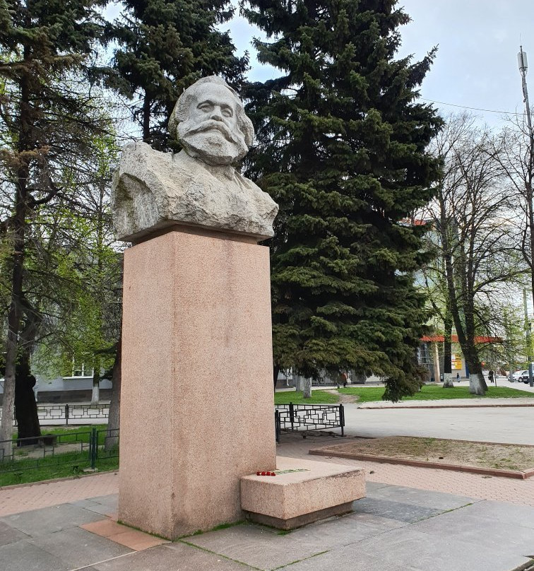 Statue of Karl Marx景点图片