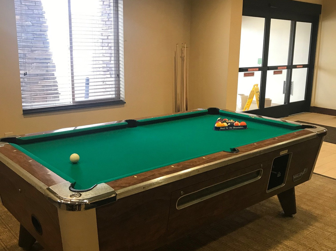 Black Gold Suites, Stanley主图