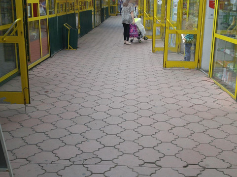 Tsentralnyy Rynok购物中心-伊尔库茨克必去景点