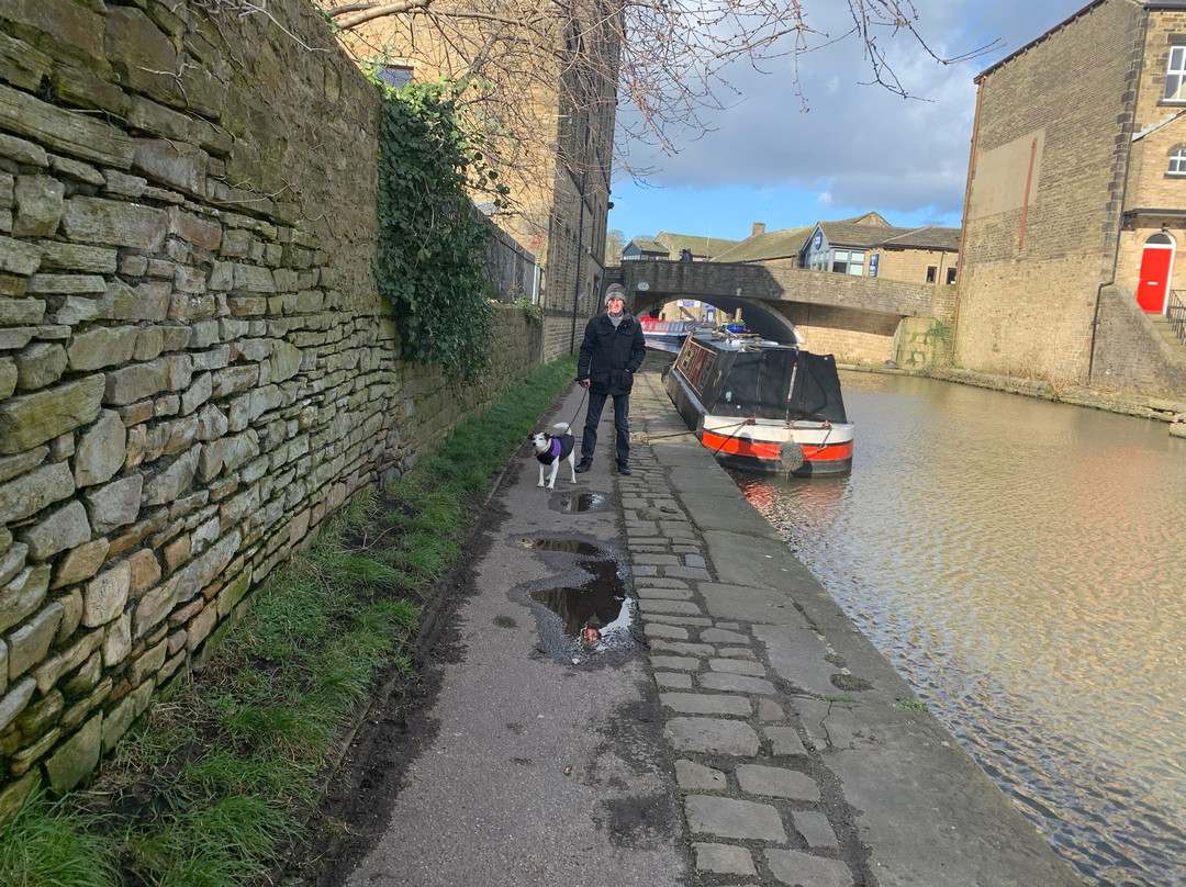 Leeds and Liverpool Canal景点图片