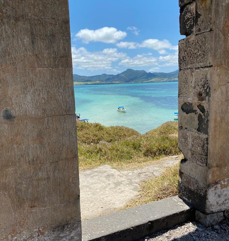 Ile aux Fouqets Lighthouse景点图片