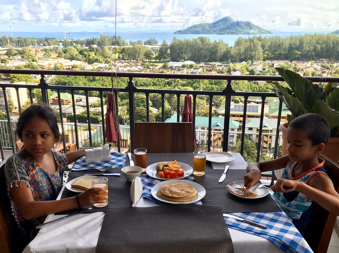 The Ridge Residence主图